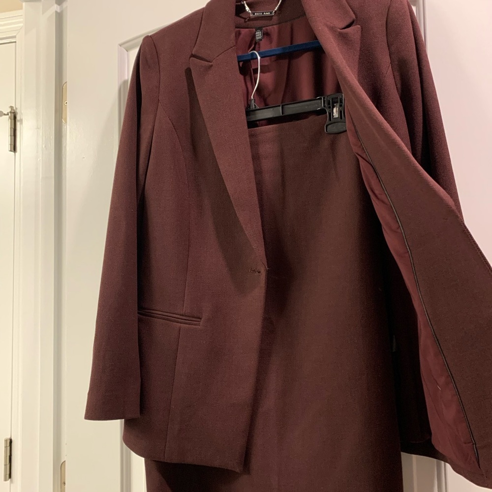 Woman skirt suit, burgundy color